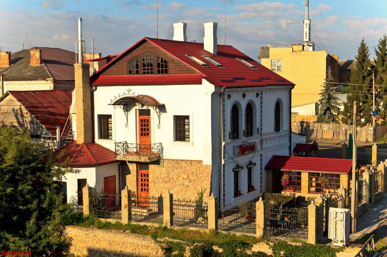 Antique House Hotel Dubno Ngoại thất bức ảnh