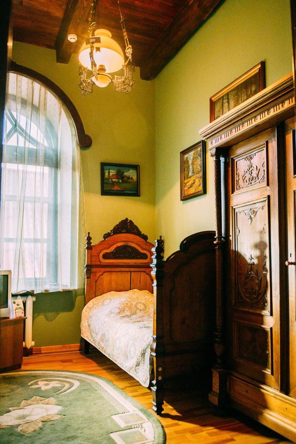 Antique House Hotel Dubno Ngoại thất bức ảnh