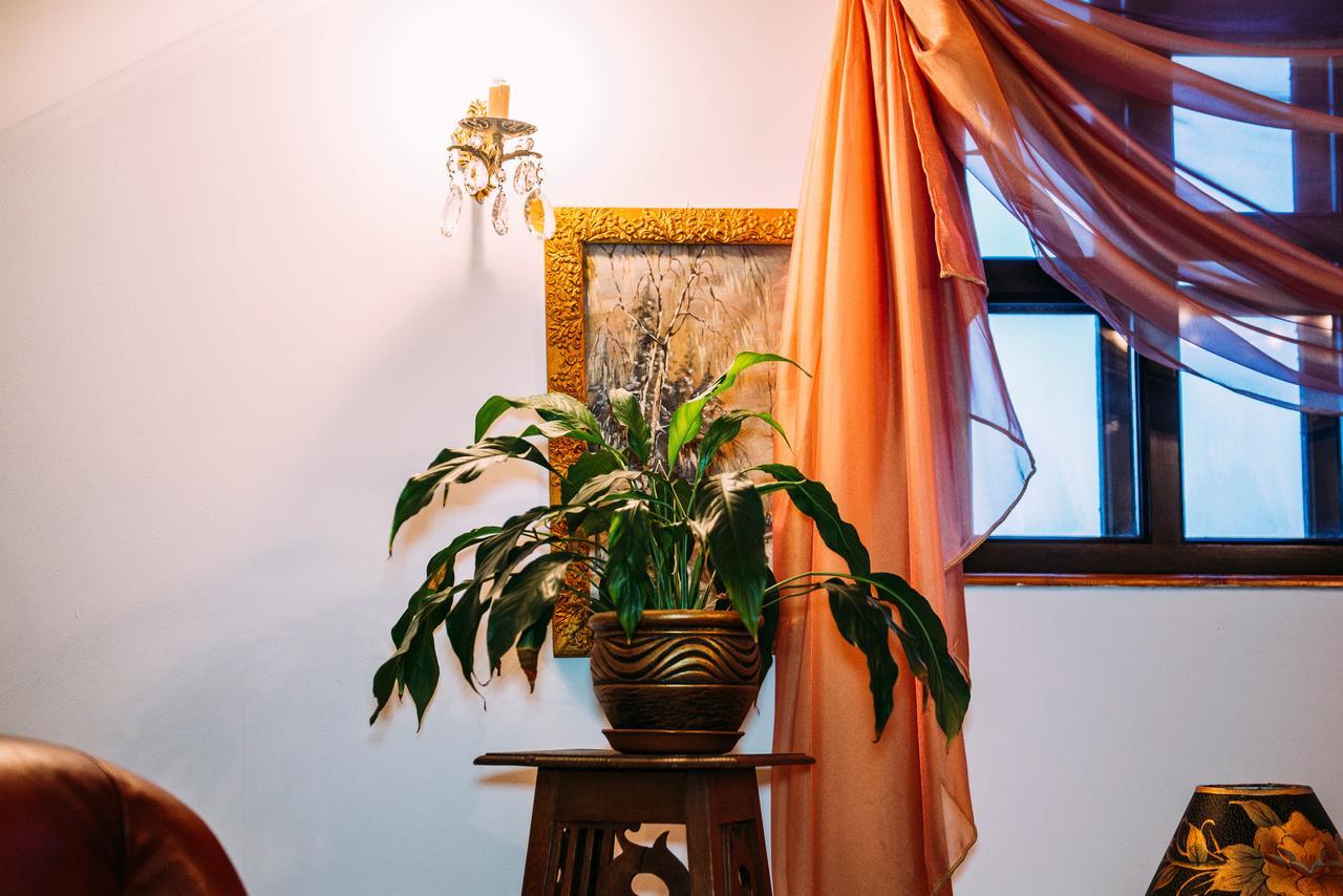 Antique House Hotel Dubno Ngoại thất bức ảnh