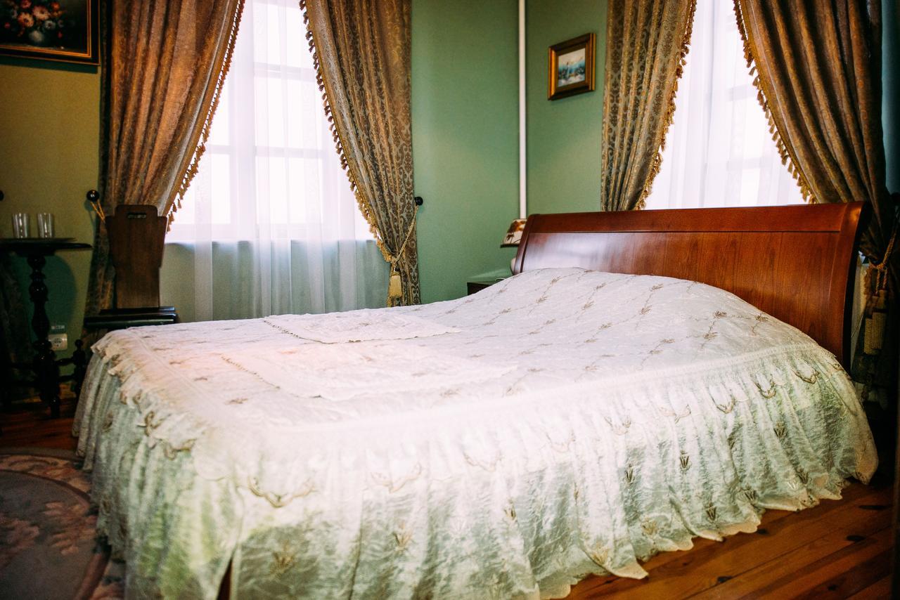 Antique House Hotel Dubno Ngoại thất bức ảnh