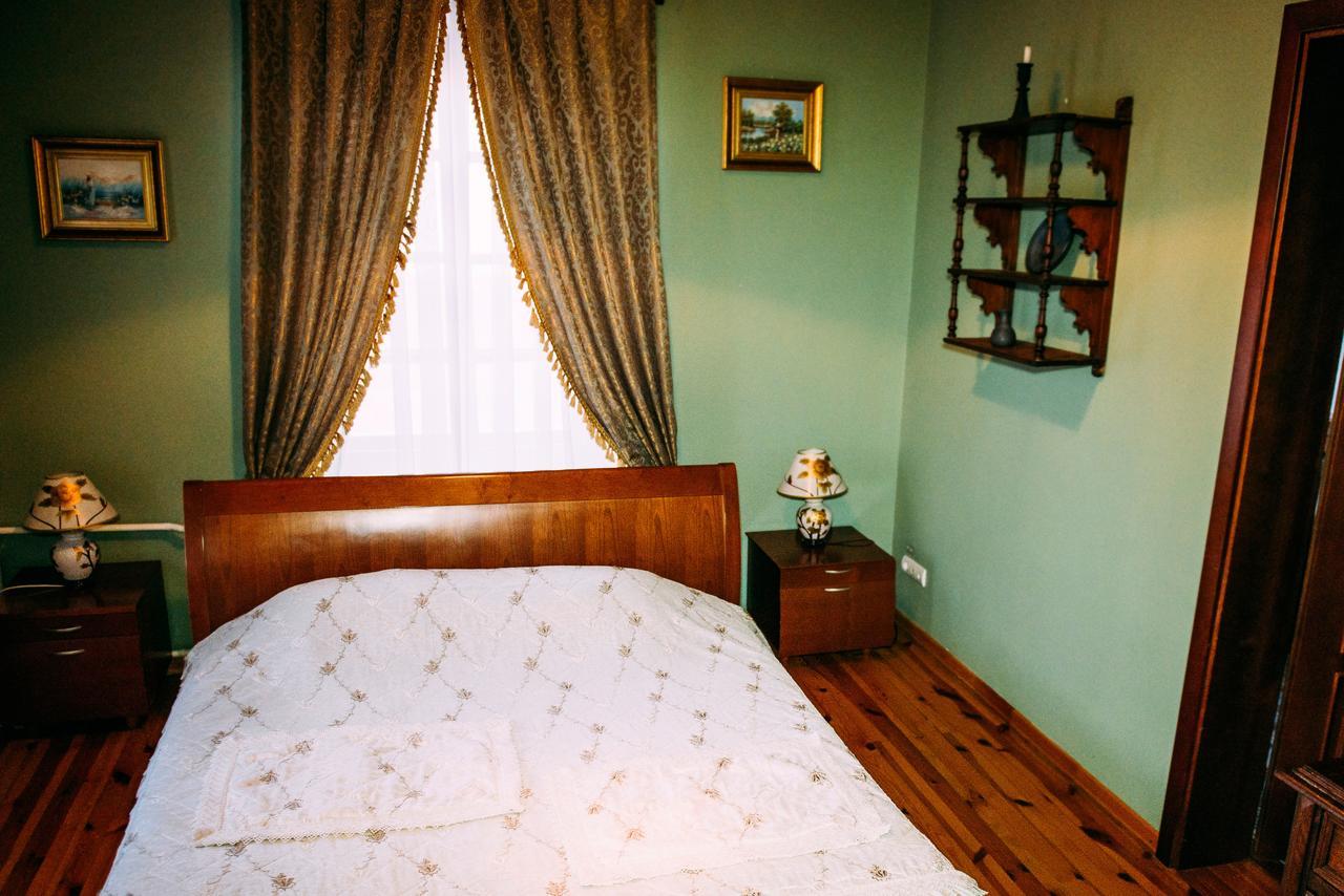 Antique House Hotel Dubno Ngoại thất bức ảnh