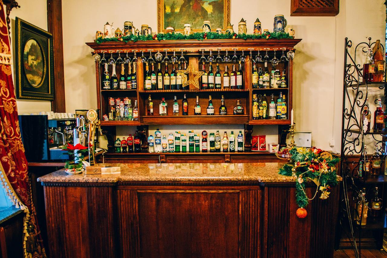 Antique House Hotel Dubno Ngoại thất bức ảnh