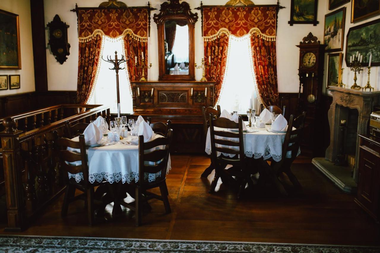 Antique House Hotel Dubno Ngoại thất bức ảnh