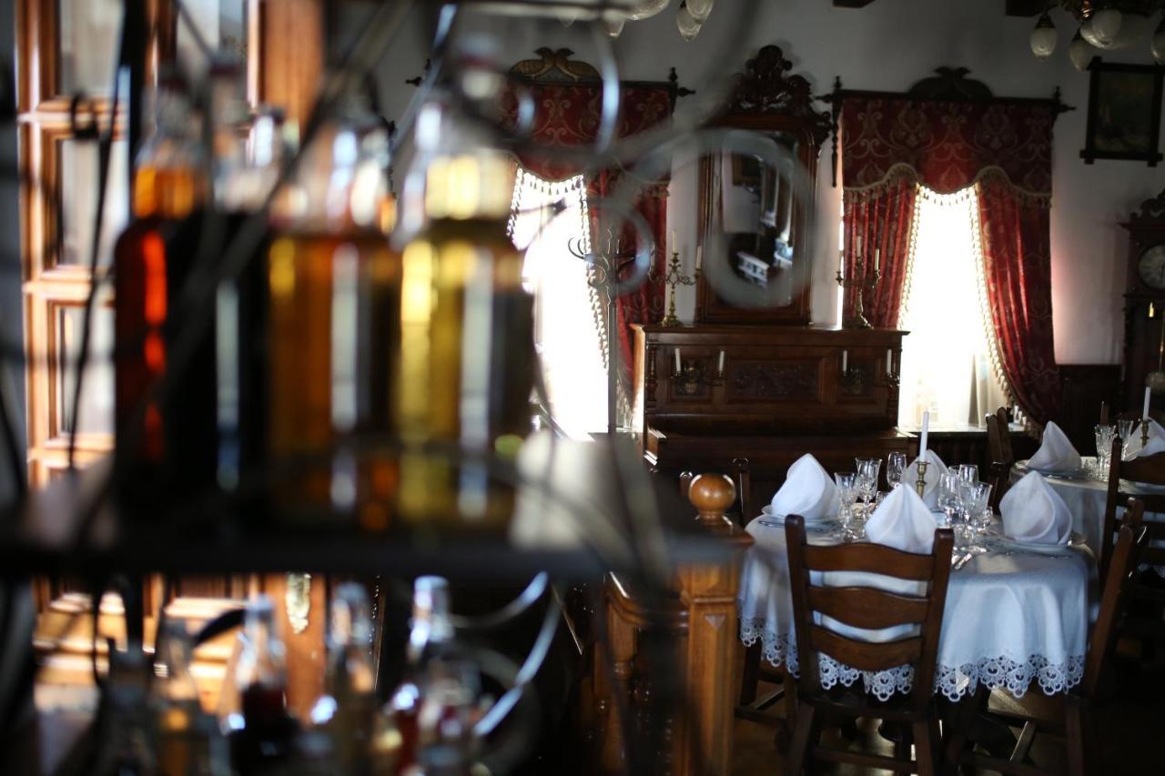Antique House Hotel Dubno Ngoại thất bức ảnh